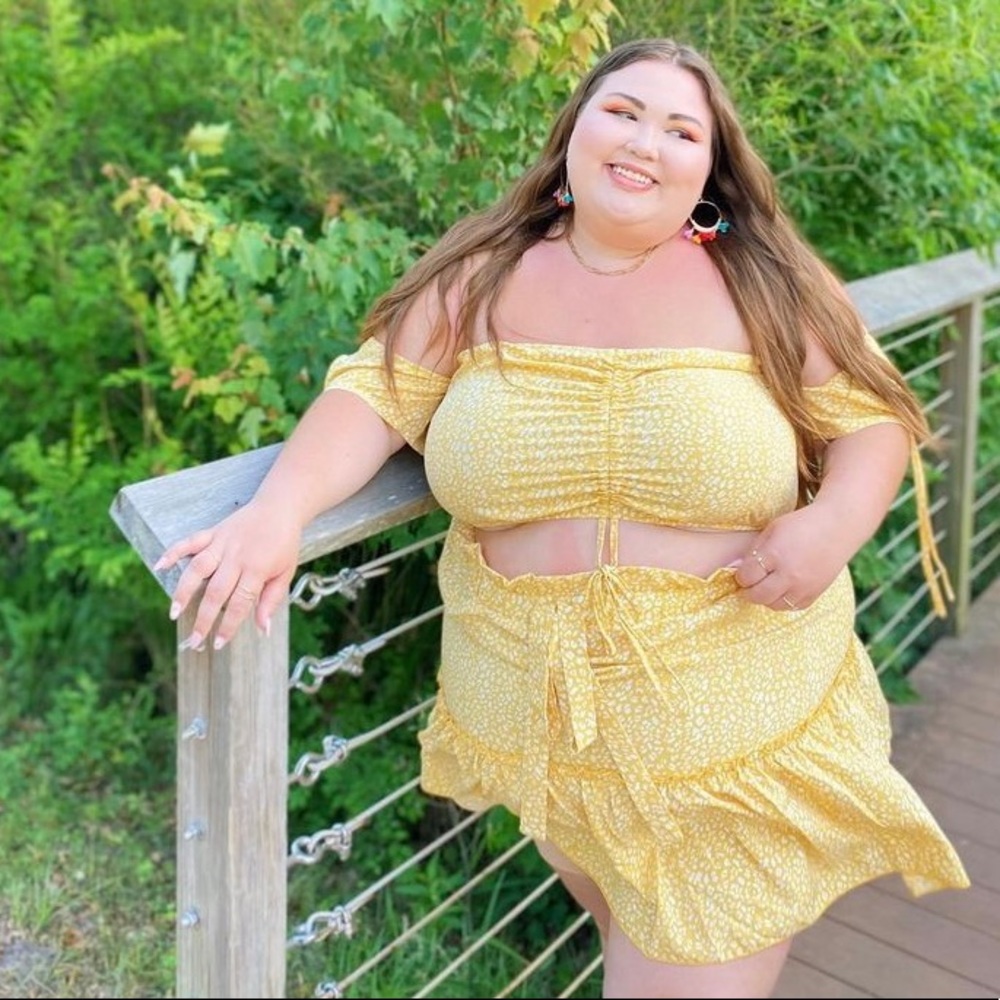 Yellow Set - Picture 2 of 6